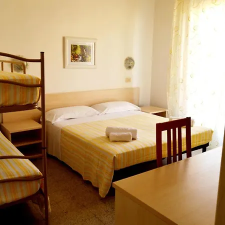 In Guest - New Cirene Double Comfort With Good Breakfast Гостевой дом
