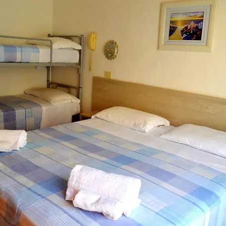 In Guest - New Cirene Double Comfort With Good Breakfast Римини